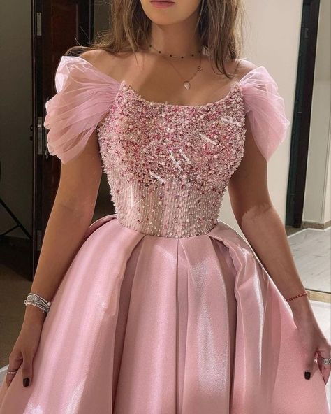 Arabic Evening Dress, Evening Dress With Cape, Ankle Length Prom Dress, Eco Friendly Dress, Luxury Dubai, Dress With Cape, Pink Evening Dress, Gaun Fashion, Mode Abaya