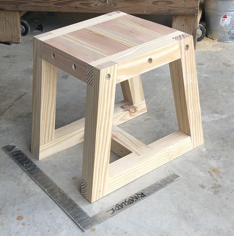 Brutalist stool - southern yellow pine and reclaimed pallet wood. Wooden Stool Designs, Diy Stool, Small Woodworking Projects, Wooden Stool, Wood Shop Projects, Wood Furniture Diy, Wood Stool, Diy Furniture Table, Diy Wood Projects Furniture