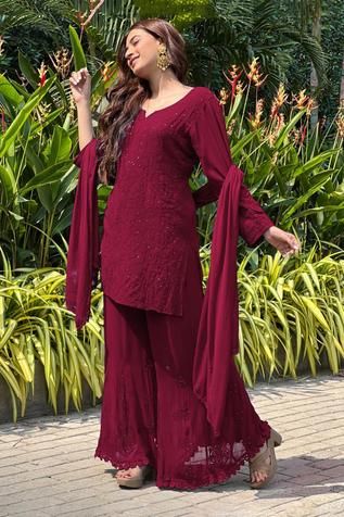 Shop for Label Aishwaryrika Red Georgette Chikankari Kurta for Women Online at Aza Fashions Short Kurta, Desi Fashion Casual, Pakistani Fancy Dresses, Pakistani Fashion Party Wear, Beautiful Pakistani Dresses, Designer Dresses Casual, Simple Pakistani Dresses, Party Wear Indian Dresses, Stylish Dress Book