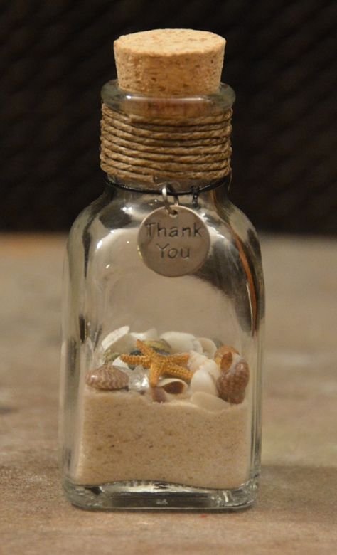 Beach Wedding Favors! Have the guests fill the bottle with sand from the beach after the wedding and have the shells out to create their own :) Wedding Favors For Guests Elegant, Wedding Souvenirs Diy, Wedding Favors Ideas, Nautical Wedding Favors, Spring Wedding Favors, Destination Wedding Favors, Favors Ideas, St Patricks Day Food, Wedding Welcome Bags