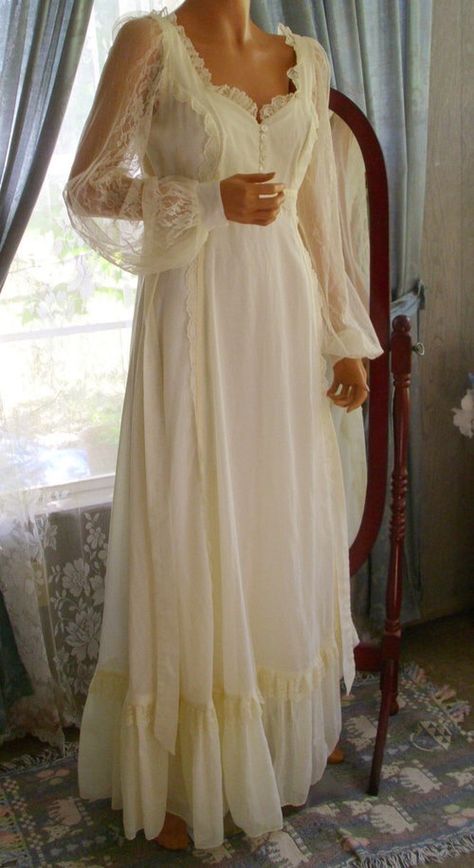 Vintage dress Gunne Sax Dresses, Sax Dress, Robes Vintage, Gunne Sax Dress, Edwardian Style, Vintage Nightgown, Fairytale Dress, Gunne Sax, Edwardian Fashion