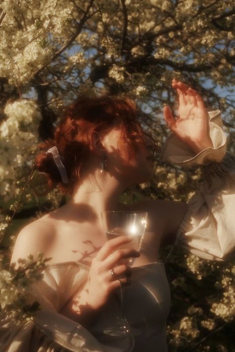 Dreamy Fairytale Wedding, Dreamy Fashion Editorial, Dreamy Jewelry Photography, Dreamy Ethereal Aesthetic, Dreamy Forest Aesthetic, Dreamy Forest Photoshoot, Ethereal Photography Portrait, Ethereal Forest Aesthetic, Dreamy Vintage Aesthetic