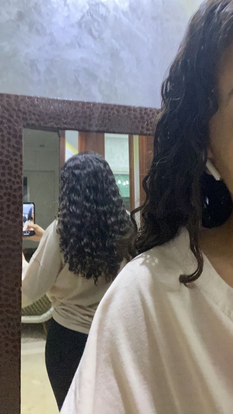 Curly Hair Snap, Curly Hair Mirror Pic, Curly Hair Mirror Selfie, Back Selfie, Random Snap, Curly Hair Pictures, Craft Paper Wrapping, Hair Mirror, Hair Snap