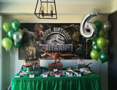 Jurassic World Birthday, Jurrasic World, Jungle Theme Decorations, Birthday Backgrounds, Jurassic Park Birthday Party, Jungle Theme Birthday Party, Birthday Party At Park, Jurassic Park Birthday, Dinosaur Party Decorations