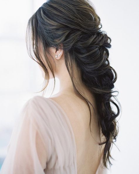 A fairytale worthy hair style Ethereal Wedding Hair, Asian Wedding Hairstyles, Asian Wedding Hair, Asian Bridal Hair, Mediterranean Wedding, Wedding Braids, Hairdo Wedding, Bridal Hair Updo, Long Hair Wedding Styles