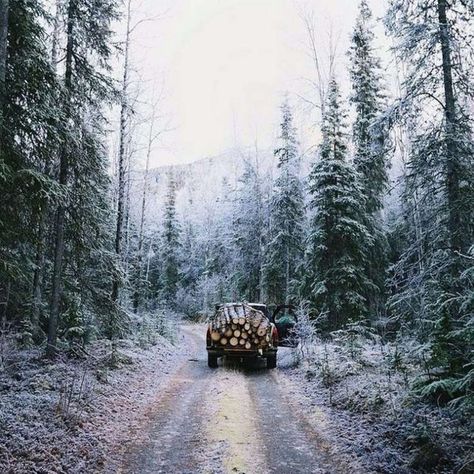 Daily Man Up (27 Photos) - Suburban Men Alex Strohl, Hiking Couples, Delta Breezes, Snow Aesthetic, Snow Pictures, Camping Photography, Winter Magic, Cabin In The Woods, Winter Beauty