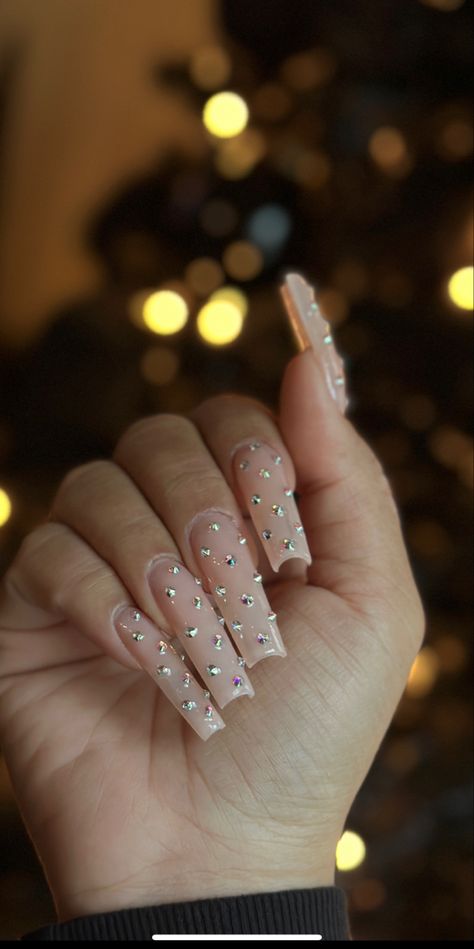 Neutral Bling Acrylic Nails, Medium Gem Nails, Cream Nails With Rhinestones, Rimstones On Nails, Medium Length Acrylic Nails Coffin With Rhinestones, Nails Righnstones, Nail Inspo Rine Stones, Pink Nails W Rhinestones, Diamond Nail Designs Rhinestones Simple