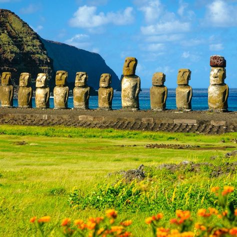 Easter Island Will Finally Reopen For Tourists After 2 Years Of Closure South America Destinations, Easter Island Travel, Benz Wallpaper, Polynesian Islands, Island Pictures, South American Countries, Easter Pictures, Easter Island, Hotel Price