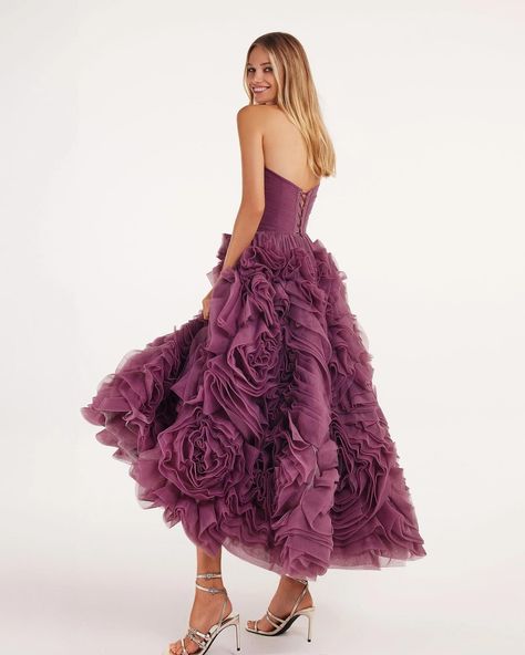 Izsbeli Couture ss343 Prom Dresses Floral, Dress Masquerade, فستان زهري, Rose Prom Dress, Floral Dress Wedding Guest, Purple Corset, Masquerade Dresses, Strapless Prom Dress, Dresses Designs