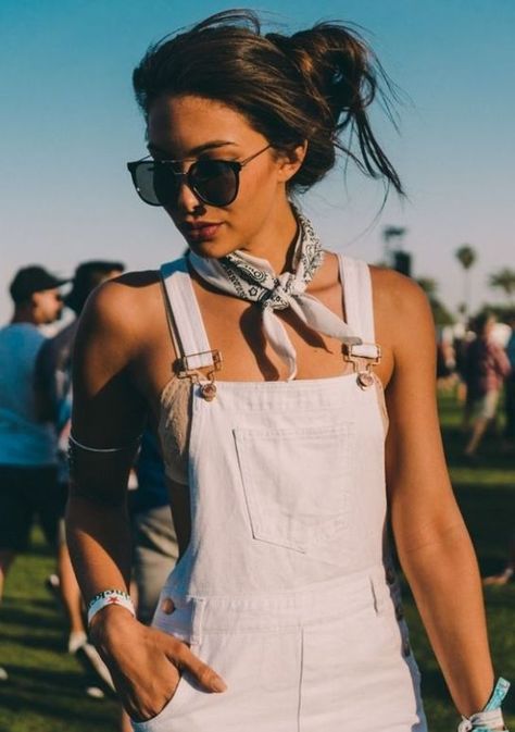 Check out these Coachella outfit ideas for this season! Curvy Boho, Outfits Para Festival, Music Festival Hair, Lollapalooza Outfit, Boho Festival Outfit, Festival Mode, Raver Girl, Edm Festival Outfit, Fest Outfits