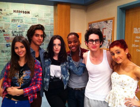 Ariana Grande in Victorious: (Season 3) - Picture 67 of 68 Avan Jogia, Victorious Tv Show, Victorious Nickelodeon, Hollywood Arts, Victorious Cast, Tori Vega, Sam & Cat, Liz Gillies, Nickelodeon Cartoons