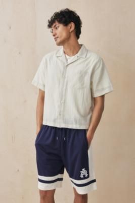 Breathable sport shorts from Ace De Alma. Cut from a mesh fabrication in a longline basketball design. Complete with a drawstring waist, side pockets, a stripe design and embroidered logo. Only at UO. **Content + Care** \- 100% Polyester \- Machine wash **Size + Fit** \- Model is 183cm/6'0" and wearing size Medium | Alma De Ace UO Exclusive Navy Basketball Shorts - Navy M at Urban Outfitters Shorts Fits Men, Sports Shorts Outfit, Shorts Outfit Men, Basketball Shorts Men, Shorts Fits, Concert Fit, Mens Shorts Outfits, Basketball Design, Concert Fits