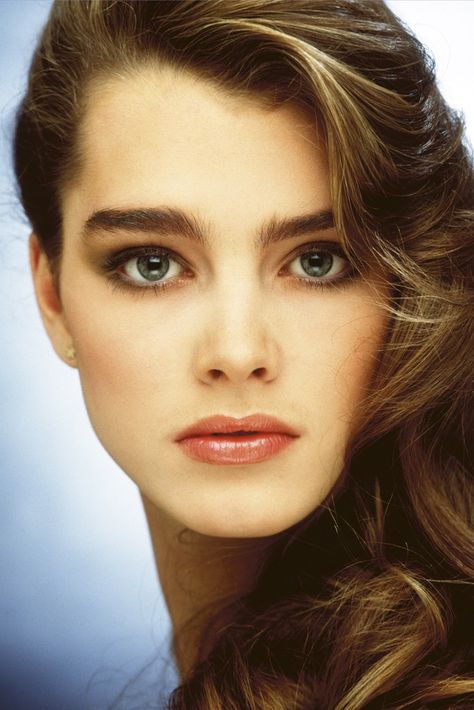 80's Brooke Shield Brooke Shields Eyebrows, Elf Make Up, Brooke Shields Young, Estelle Lefébure, Thick Brows, Thick Eyebrows, Natalia Vodianova, Brooke Shields, Laura Geller