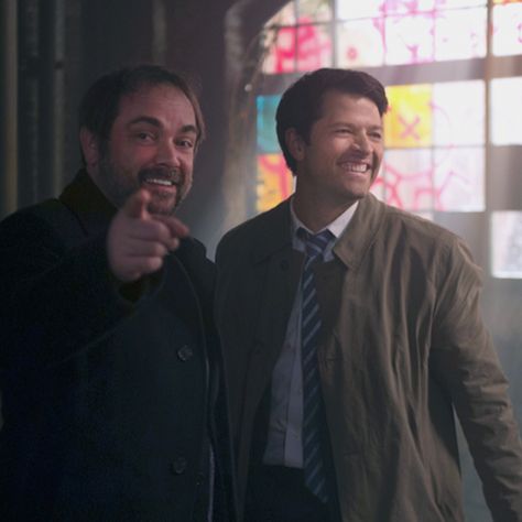 Supernatural Season 12, Supernatural Season 11, Crowley Supernatural, Emmanuelle Vaugier, Supernatural Cw, Bobby Singer, Castiel Supernatural, Mark Sheppard, Winchester Supernatural