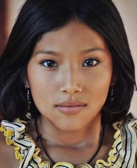 South Asian Women, Women Collage, Native American Models, Native Pride, Native American Girls, 얼굴 그리기, Native American Beauty, Eyes Black, Photographie Portrait Inspiration