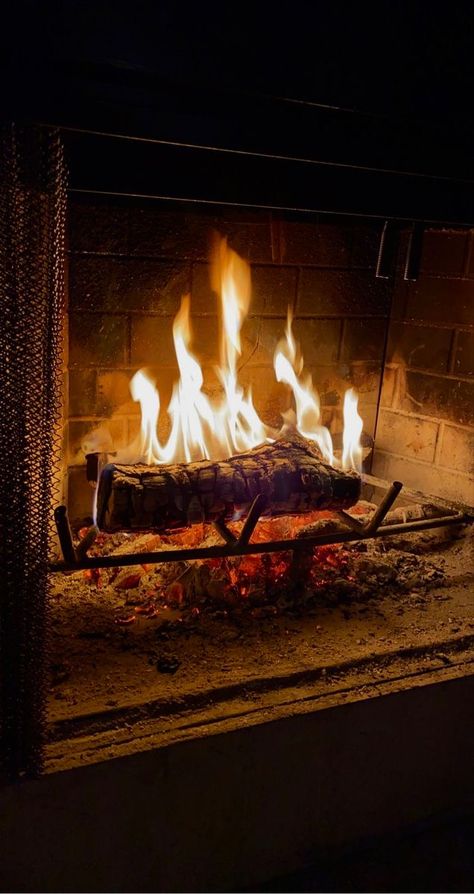 Fireplace Aesthetic Christmas, Natal, Christmas Fire Aesthetic, Autumn Fire Aesthetic, Cozy Christmas Widgets, Winter Cozy Cabin, Holiday Asethic, Fireplace Cozy Aesthetic, Winter Cosy Aesthetic