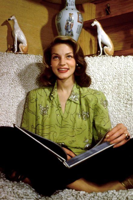 20 Lauren Bacall Style Moments We Love (Photos) | Hollywood Reporter Lauren Bacall Style, Lauren Bacall Movies, Lauren Bacall Humphrey Bogart, Klasik Hollywood, Hollywood Women, Bogie And Bacall, George Peppard, Bogart And Bacall, Blake Edwards