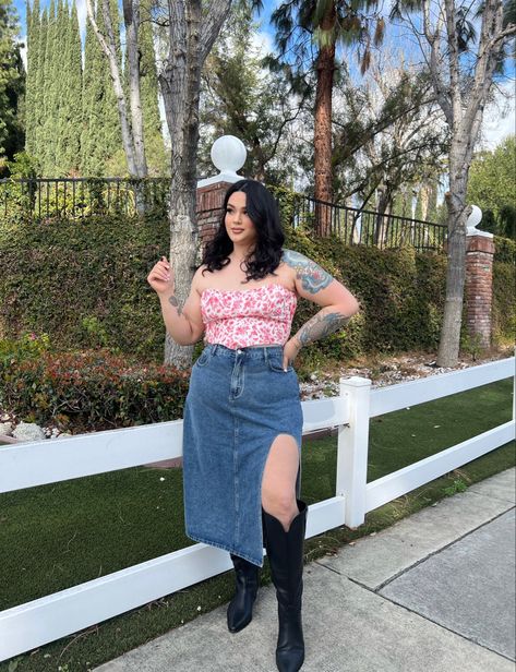 Upcycling, Plus Denim Skirt Outfit, Plus Size Outfits With Cowboy Boots, Cowboy Boots Plus Size Outfit, Denim Skirt Plus Size Outfits, Long Denim Skirt Outfit Plus Size, Cowboy Boots Outfit Plus Size, Plus Size Cowboy Boots Outfit, Denim Skirt Cowboy Boots