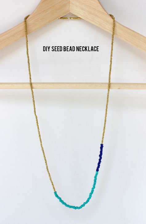 Color Blocked Seed Bead Necklace, (aliceandlois.com) Supplies: small silver or gold seed beads, two colors medium seed beads; your choice, (Turquoise & royal blue used here.) no-stretch beading thread, collaspible eye beading needles & cratfs glue. Cut thread 33" long & knot one end leaving 1.5" . Thread needle & string small beads. Add medium beads to "color block" then tie together with tight double knot. Glue securing knot. Make more & wear together. (craftgawker.com.) :) Seed Bead Tutorials, Diy Seed Bead Necklace, Beaded Necklace Tutorial, Diy Jewelry Projects, Beaded Necklace Diy, Necklace Tutorial, Easy Diy Jewelry, Seed Bead Tutorial, Long Beaded Necklace