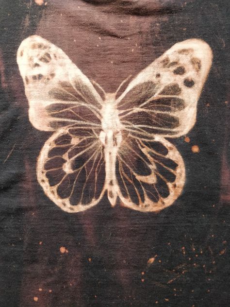 Butterfly painted with bleach on the back of a tshirt Couture, Bleach Shirt Butterfly, Bleach Crewneck Diy, Bleach Tie Dye Painting, Bleach Art Designs Clothes, Painted T Shirts Aesthetic, Draw With Bleach On Clothes, Bleach Design On Hoodie, Deftones Bleached Shirt