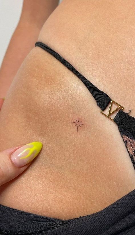 105 Minimalist Tattoos That Are Aesthetically Pleasing To The Eye Pelvic Tattoos, Tato Minimal, Tattoo Amor, Unique Small Tattoo, Hidden Tattoos, Small Pretty Tattoos, Handpoke Tattoo, Petite Tattoos, Hip Tattoos Women