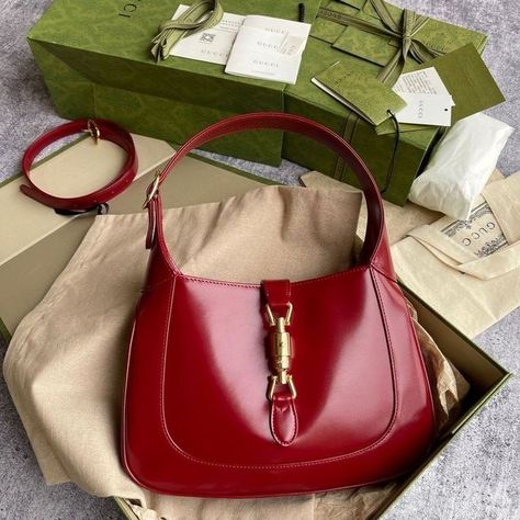 Gucci Jackie Bag, Gucci Jackie, Bag Obsession, Fancy Bags, Luxury Purses, Red Bags, Pretty Bags, Mode Inspo, Vintage Gucci