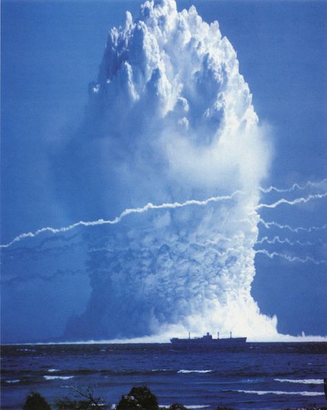 'Hardtack Umbrella' underwater nuclear test - June 1958 - at Enewetak Atoll by ctbto Nature, Atomic Age, Nagasaki, Hiroshima, Mushroom Cloud, Nuclear Test, Nuclear Power, Juno, Pacific Ocean