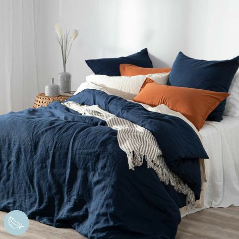 Navy Bedrooms, Blue Bedroom Decor, Casa Vintage, Style Deco, Bed Sets, Spare Bedroom, Modern Bedroom Design, Blue Bedding, Blue Bedroom