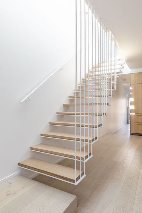 Open Space House Small, Staircase Screen, Workers Cottage, Asma Kat, Staircase Design Modern, Open Stairs, Appliance Cabinet, Stairs Design Interior, Escalier Design