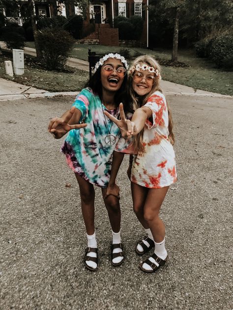 Hippies, Hippies Halloween Costumes, Hippy Outfits Halloween, Diy Hippie Costume, Hippie Costume Ideas, Hippie Halloween Costumes Diy, Hippy Outfits, Hippie Costume Diy, 2 Person Halloween Costumes