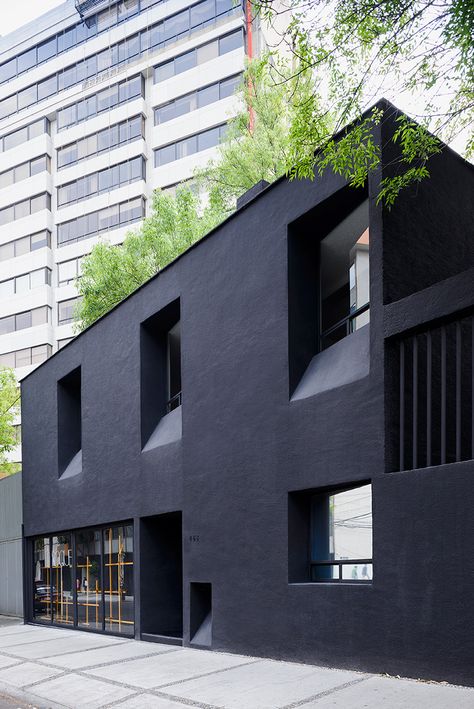 zeller-and-moye-troquer-fashion-house-interiors-mexico-city-designboom-02 Renovation Facade, Black Architecture, Black Building, Houses In Mexico, Hus Inspiration, Building Facade, Architecture Exterior, Facade Architecture, Style At Home