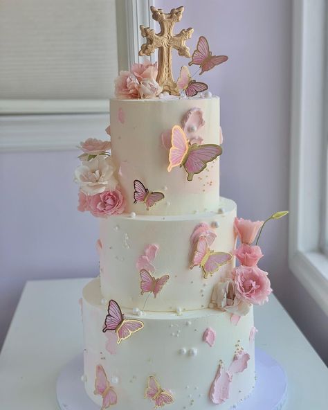 Pink Cakes With Butterflies, 15 Butterfly Cake, 3 Tier Quinceanera Cake, 3 Tier Butterfly Cake, Pink Theme Cake, Butterfly Cake Design, Butterfly Themed Cake, Birthday Butterfly Cake, Gold Butterfly Cake