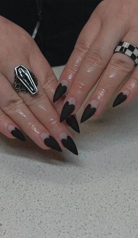 Black Hearts Nail Design, Pointy Black Nails Design, Gothic Almond Shaped Nails, Black Heart French Tip Nails, Goth Natural Nails, Goth Stiletto Nails Designs, Gothic Heart Nails, Almond Acrylic Nails Heart, Goth Engagement Nails