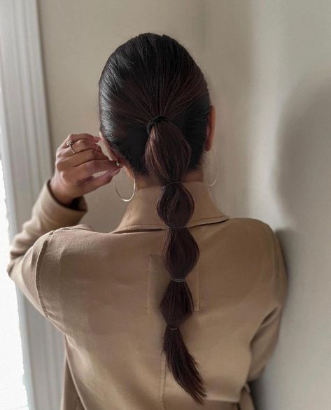 Bubble Pony, Low Pony Hairstyles, Chic Ponytail, Low Ponytail Hairstyles, College Hairstyles, Slick Ponytail, Competition Hair, Pony Hairstyles, Bubble Ponytail