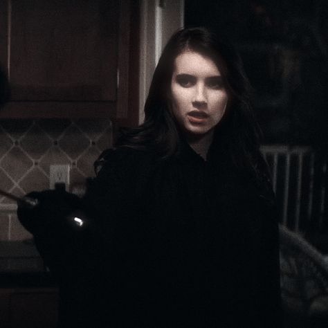 emma roberts as jill roberts in scream 4 (2011) icon mine give creds to chainsaaws Jill Roberts, Scream 4, Emma Roberts, Scream