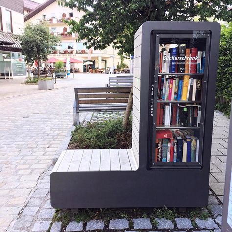 Wow! Thank you for sharing @bemorewithless. 🙌 We just love this street library - Sonthofen, Germany.... comes with a place to rest and read… Dream Library, Courtney Carver, Little Free Library Plans, Street Library, Library Plan, Mini Library, Lending Library, Book Exchange, Little Library