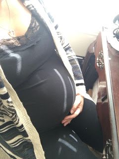 Dressing The Bump, Baby Jordan Shoes, Pregnancy Belly Photos, Baby Bump Photos, Pregnancy Goals, Pretty Pregnant, Second Trimester, Pregnancy Looks, Pregnant Couple