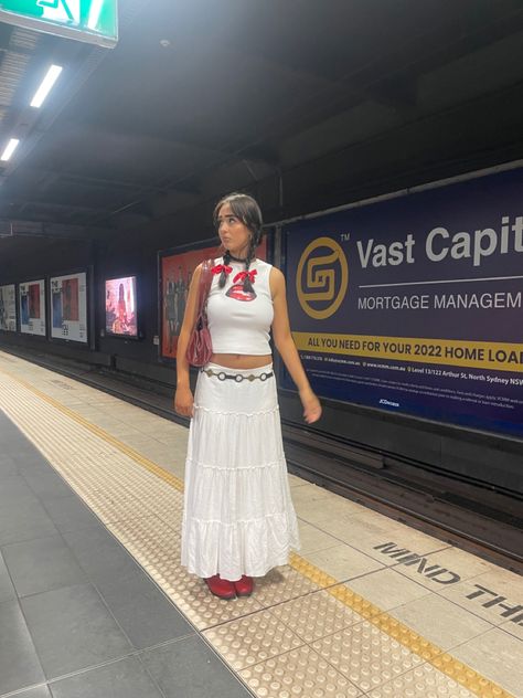 Maxi Skirt Outfit With Boots, Red Flowy Skirt Outfit, Long White Skirt Festival Outfit, Festival Outfit Long Skirt, Maxi Skirt Western Outfit, White Ruffled Skirt Outfit, Maxi Skirt Cowboy Boots Outfit, White King Skirt Outfit, Long White Flowy Skirt Outfit