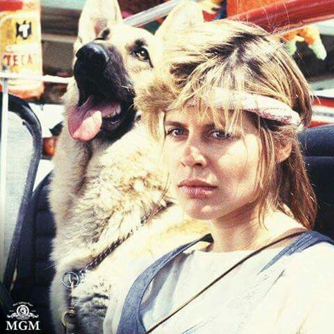 Linda Hamilton Terminator, T 800 Terminator, 80s Guys, Linda Hamilton, Terminator 1984, Terminator Movies, Sarah Connor, The Terminator, Movies And Series