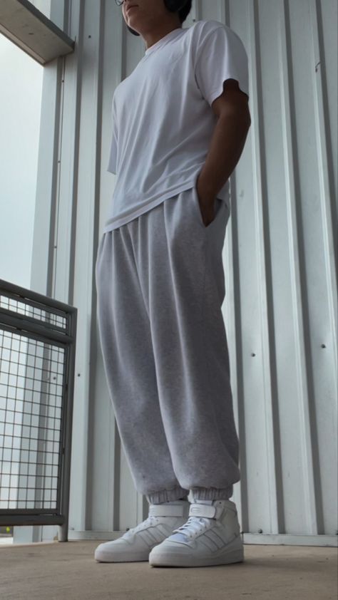 White shoes, sweatpants, white tee, oversized tee Sweatpants And T Shirt Outfit, Guys Sweatpants Outfit, Men Sweatpants Outfit, Grey Sweatpants Outfit Men, How To Style Grey Sweatpants, Dating Format Woman To Man, Men In Sweatpants, Chunky White Shoes, Grey Sweatpants Men