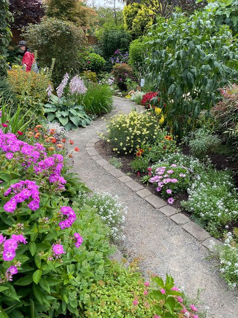 Inspiration from our Neighbors: 7 Great Garden Ideas from the Edmonds Garden Tour — Seattle's Favorite Garden Store Since 1924 - Swansons Nursery Seattle Landscaping Ideas, Seattle Garden, Succulent Wall Art, Gravel Path, Moon Garden, Rock Decor, Garden Store, Plant Combinations, Drought Tolerant Plants