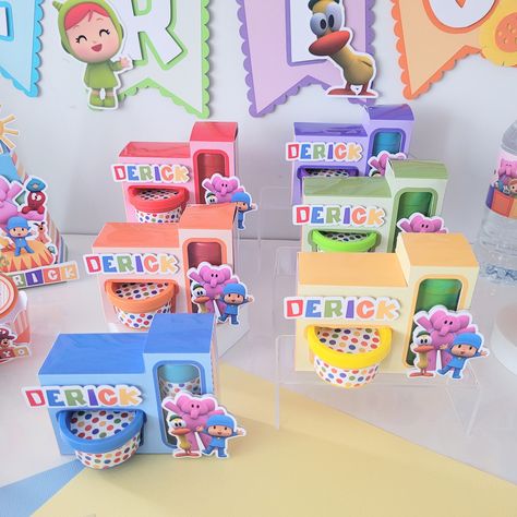 Your little one wants to celebrate his/her birthday with his favorite character. Hang these adorable Pocoyo Interactives boxes at your party to add the perfect finishing touch to the event. DETAILS You will receive:  - You will receive the amount of Boxes you have chosen at checkout. - Made with premium glossy paper. - Decorated on all 4 sides. - Measure approximately 4 x 1.5 x 3.5 inches. - Personalized with the child's name and age. - Boxes include a 1 oz Play-Doh and a 2 oz bottle of bubbles. Pocoyo Birthday Party, Pocoyo Birthday, Baby Shower Treats, Activity Box, Birthday Badge, Gable Boxes, Party Favor Boxes, Event Details, Cupcake Wrappers