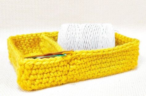 Make this fantastic Divided Rectangle Basket with the free crochet pattern from Raji's Craft Hobby, Bulky Weight Yarn and a 6 mm (J) hook. This post includes a step-by-step photo tutorial and video tutorial. Crochet Rectangle Basket, Hobby Crochet, Crochet Rectangle, Rectangle Basket, Different Crochet Stitches, Crochet Pumpkin Pattern, Fall Crochet Patterns, Crochet Baskets, Crochet Cozy