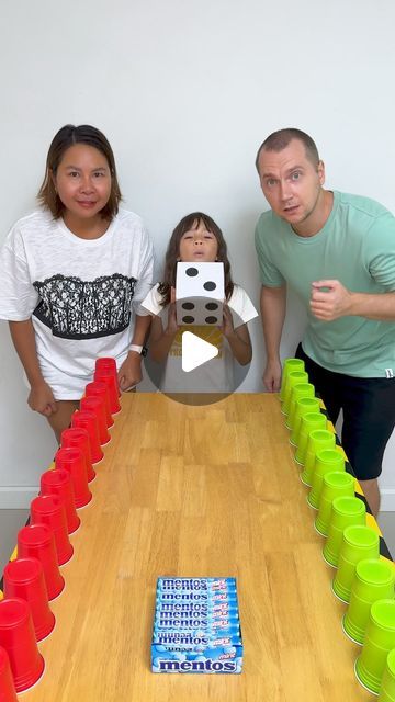 Game For Two People, Minute To Win It Relay Games, Games To Play With Elderly, Family Relay Games, Competition Games For Kids, Family Challenge Games, Games With Cups, Relay Race Ideas, Funny Games For Groups