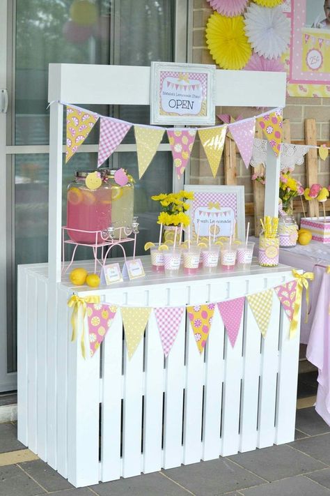 Natalia's Pink Lemonade Party First Lemonade Birthday, Pink Lemonade Party First Birthday, Lemonade Theme Birthday Party, Lemonade Themed Birthday Party, Lemonade 1st Birthday Party Girl, Girl First Birthday Party Ideas Summer, Kids Lemonade Stand Ideas, Cute Lemonade Stand Ideas, Lemonade Decorations