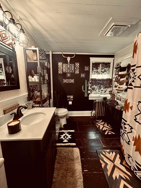 Western Decor Bedroom Ideas, Dark Western Home Aesthetic, Goth Western Aesthetic Home, Black Western Bathroom, Bathroom Ideas Western, Western House Decor, Country Teen Bedroom, Western Bathroom Ideas, Boho Western Bathroom