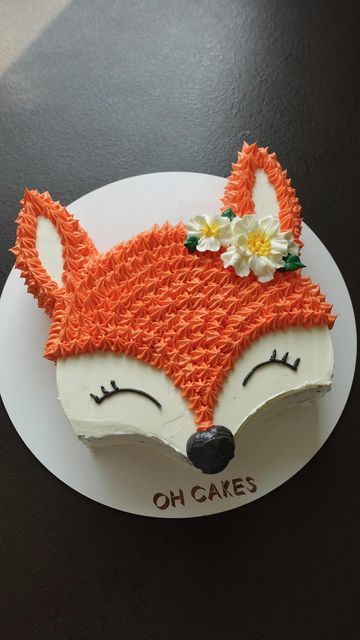 Birthday Cake Woodland Animals, Easy Fox Birthday Cake, Fox Bday Cake, Fox Cake Decorating Ideas, Fox First Birthday Cake, Easy Woodland Cake, Woodland Cake Decorations, Fox Birthday Cakes, Woodland Fox Cake