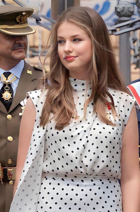 Leonor Princess Of Asturias, Princess Of Spain, Humanitarian Work, Royal Beauty, Princess Leonor, Military Academy, Spanish Royal Family, Royal Princess, The Military