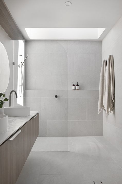Small Modern Ensuite, Small Ensuite Bathrooms, Modern Ensuite Design, Colourful Ensuite, Bathroom Colour Schemes Modern, Small Ensuite Design, Gray Marble Tile Bathroom, Timeless Modern Bathroom, Small Bathroom Shower Only