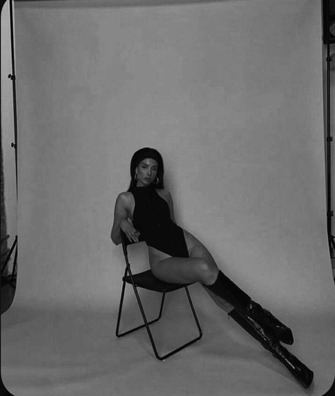 Posing With Chair Photo Shoot, Photography Poses Studio Women, Woman On Chair Photography, White Boots Photoshoot, Sitting Down Photography, Black And White Themed Photoshoot, Laying In Chair Pose, Fashion Sitting Poses, Models Sitting Poses